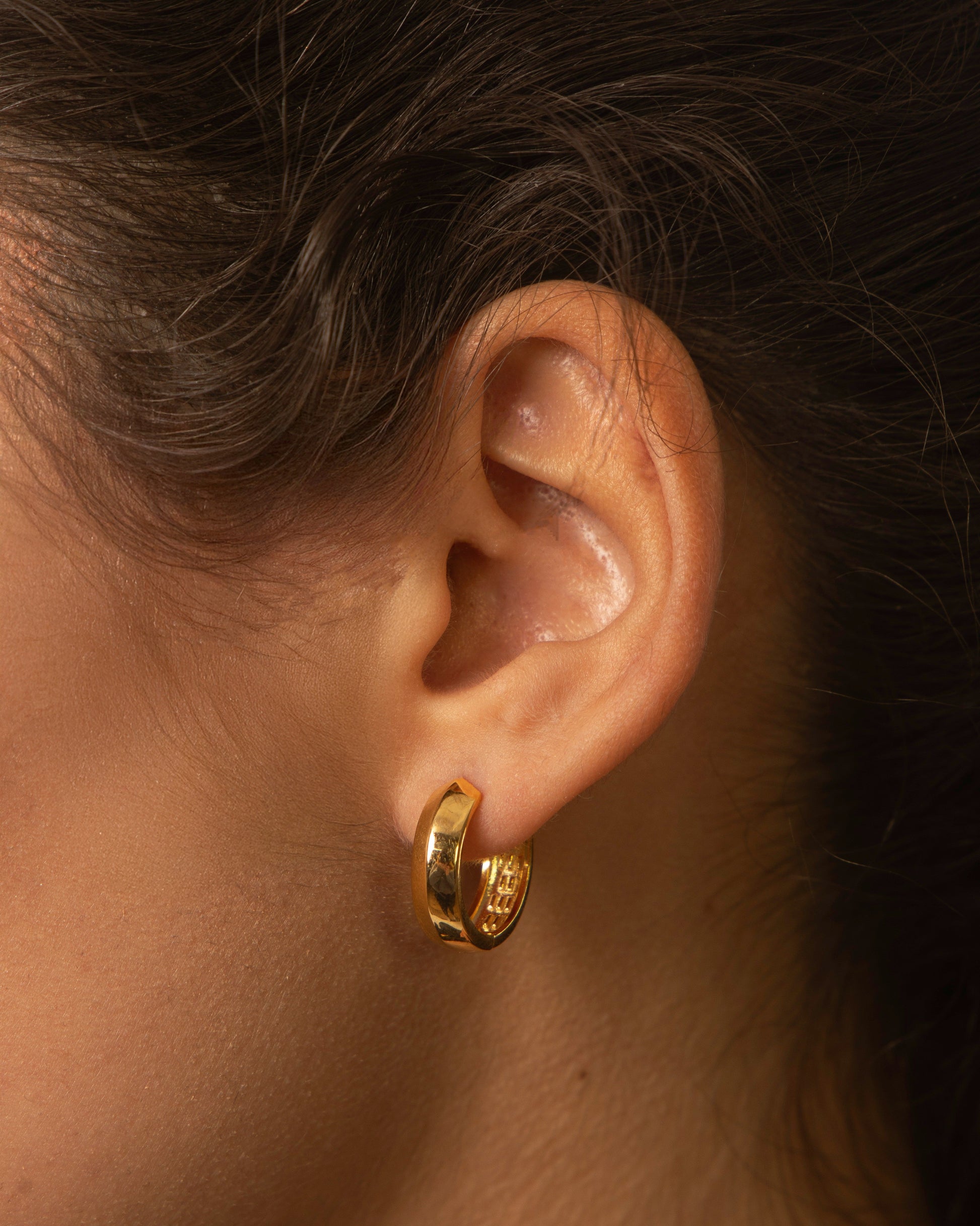 Candella Chunky Plain Hoop Earrings Gold