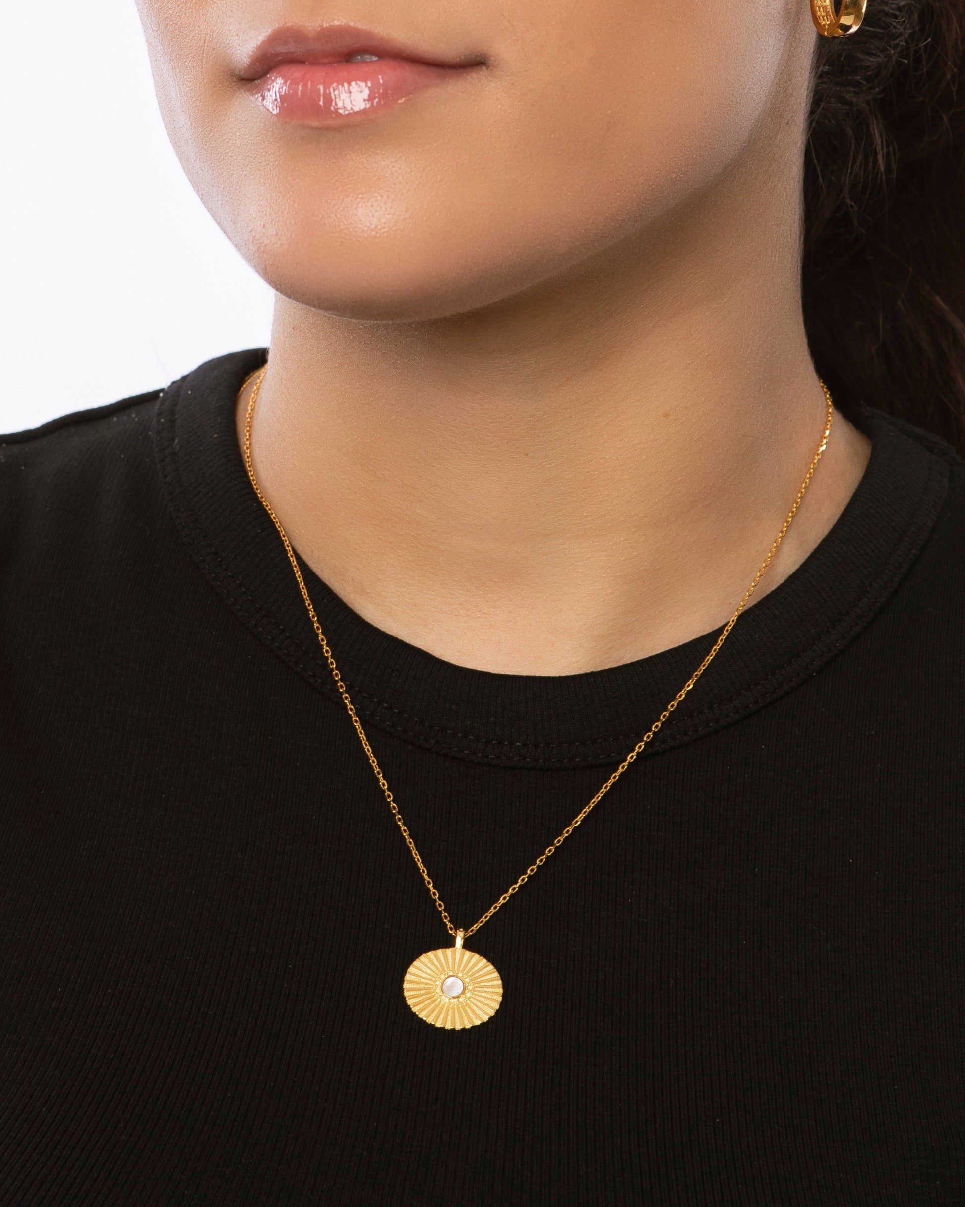 Candella Sunburst Pendant Necklace Gold